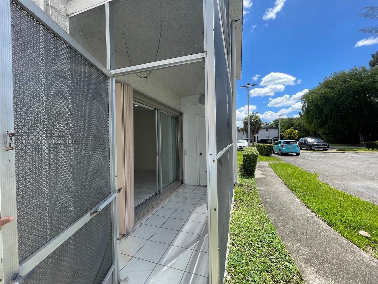 10361 Southwest 88th Street #10361B4 - Photo 5 of 26