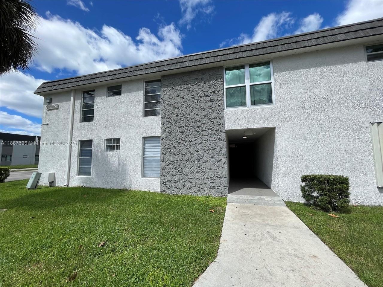 10361 Southwest 88th Street #10361B4 - Photo 7 of 26