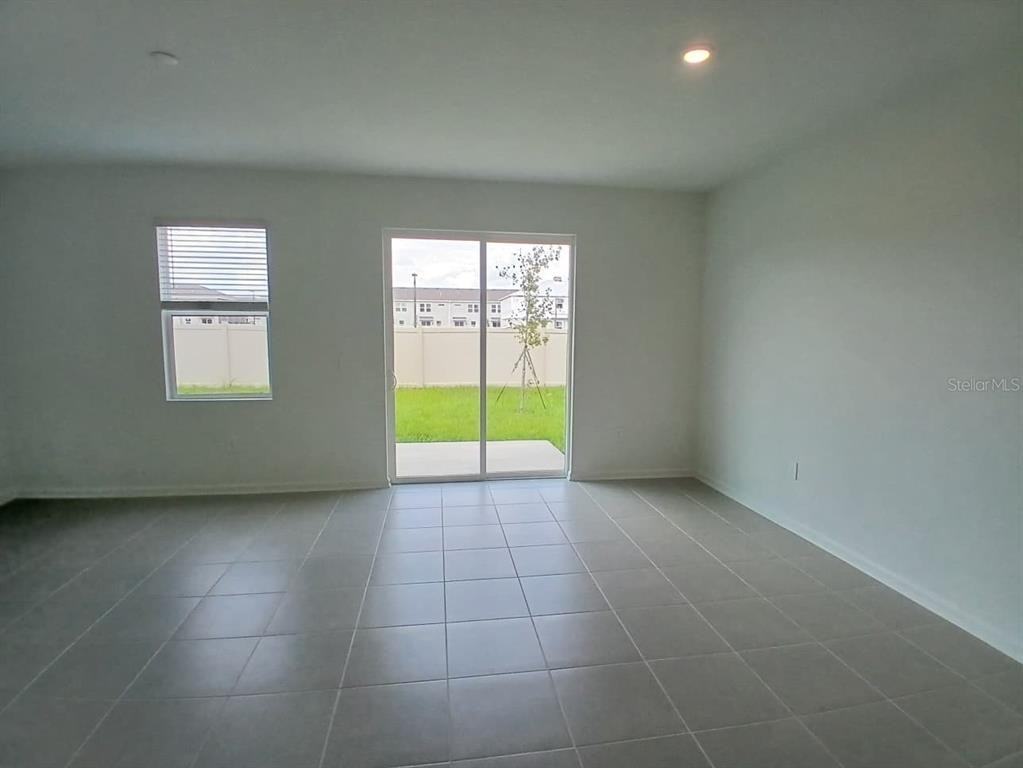 Chromatic Chromatic Chromatic - Photo 3 of 25