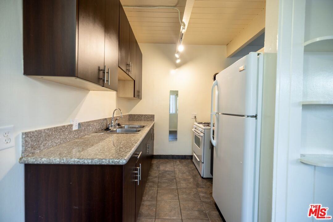 451 South Oakhurst Drive #451-3 - Photo 6 of 7