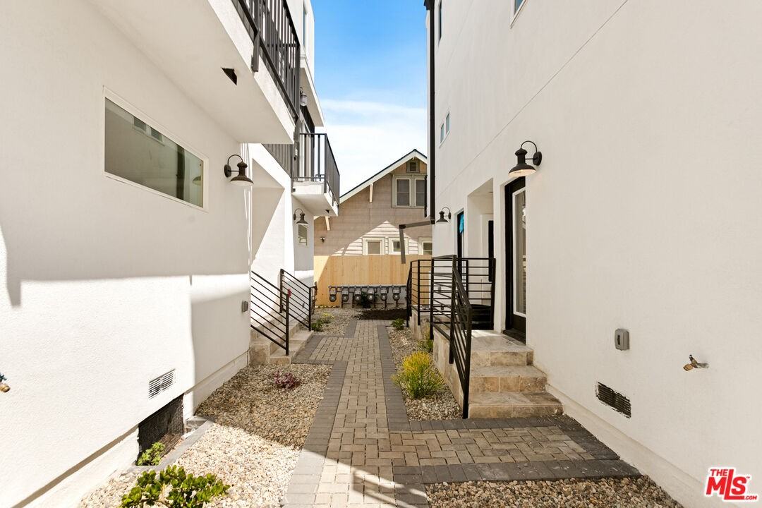 1617 2nd Avenue #1617 - Photo 2 of 15