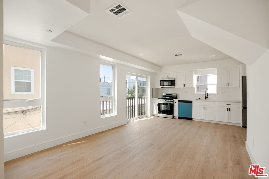 1617 2nd Avenue #1617 - Photo 3 of 15