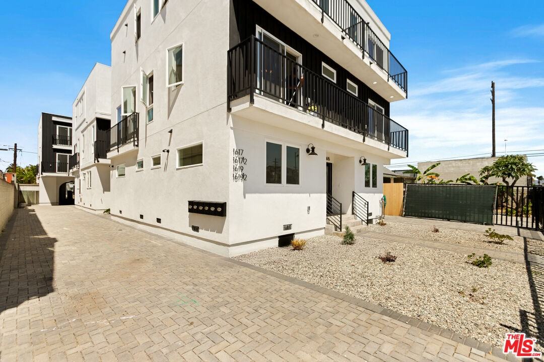 1617 2nd Avenue #1617 - Photo 7 of 15