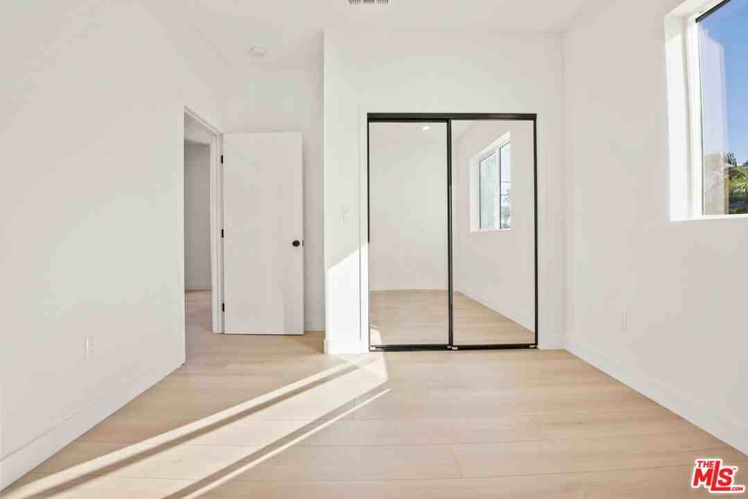 1709 South Burnside Avenue #17091-2 - Photo 6 of 39