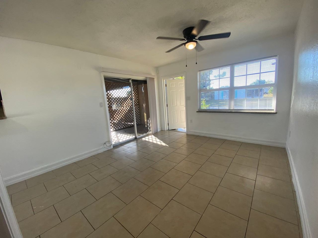 21995 Catherine Ave - Photo 4 of 25