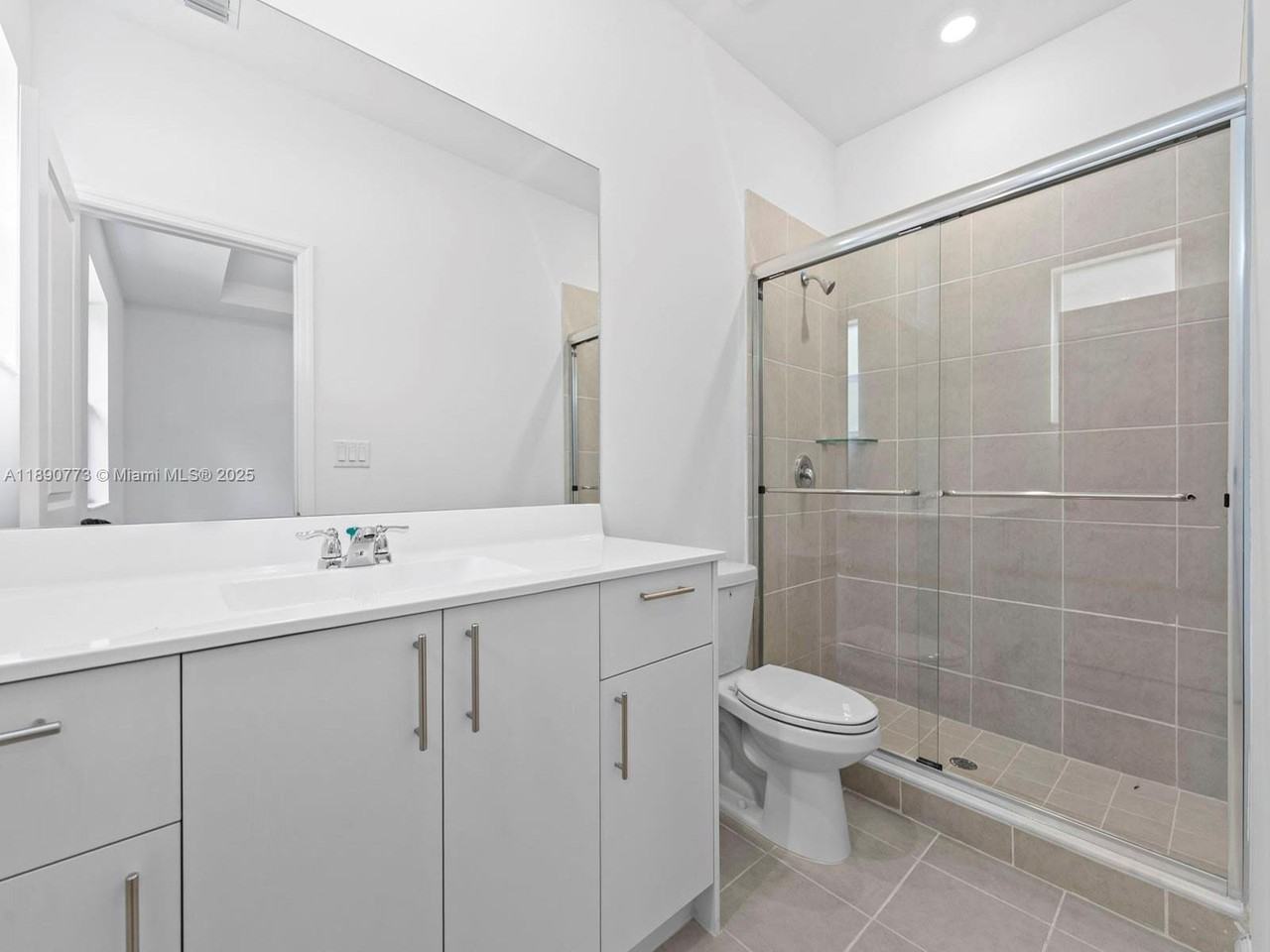 1525 Southeast 27th Street #1525 - Photo 7 of 9