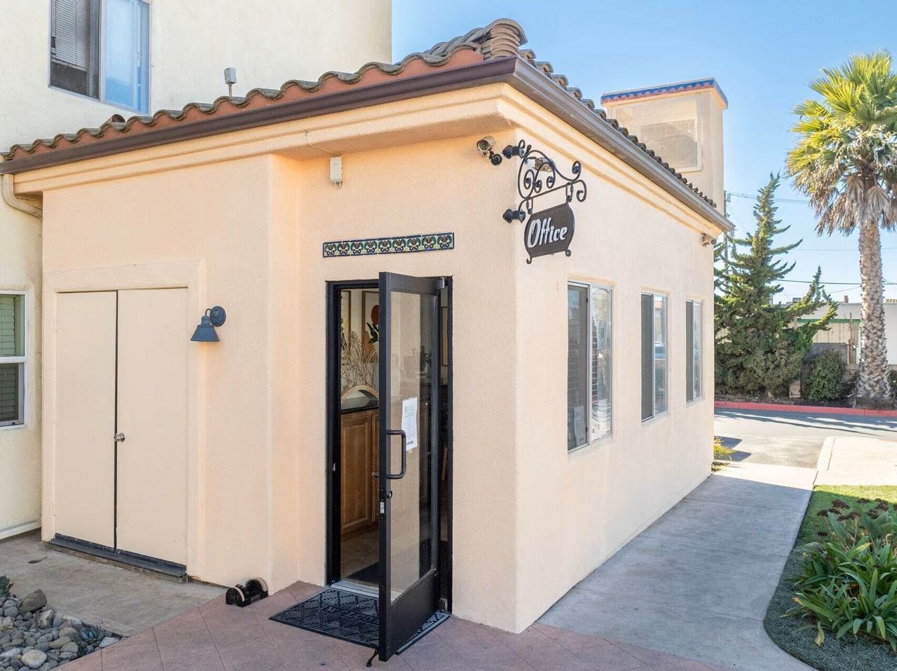 738 Olivera St #B - Photo 4 of 27