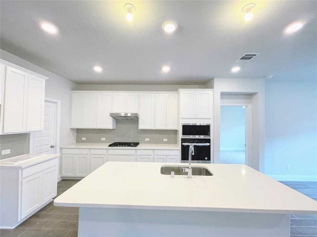 3209 Loftwood Ln #3209 - Photo 3 of 38