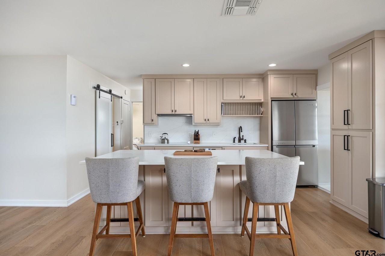 22248 Lounette Dr #22248 - Photo 4 of 38