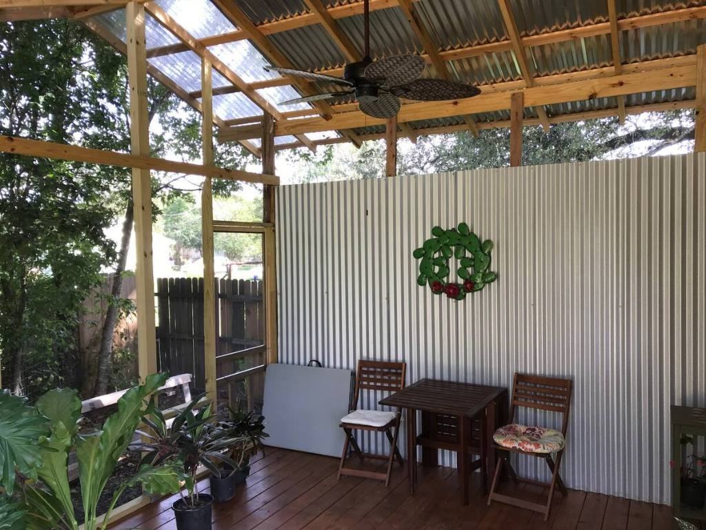 740 Trinity St - Photo 4 of 9