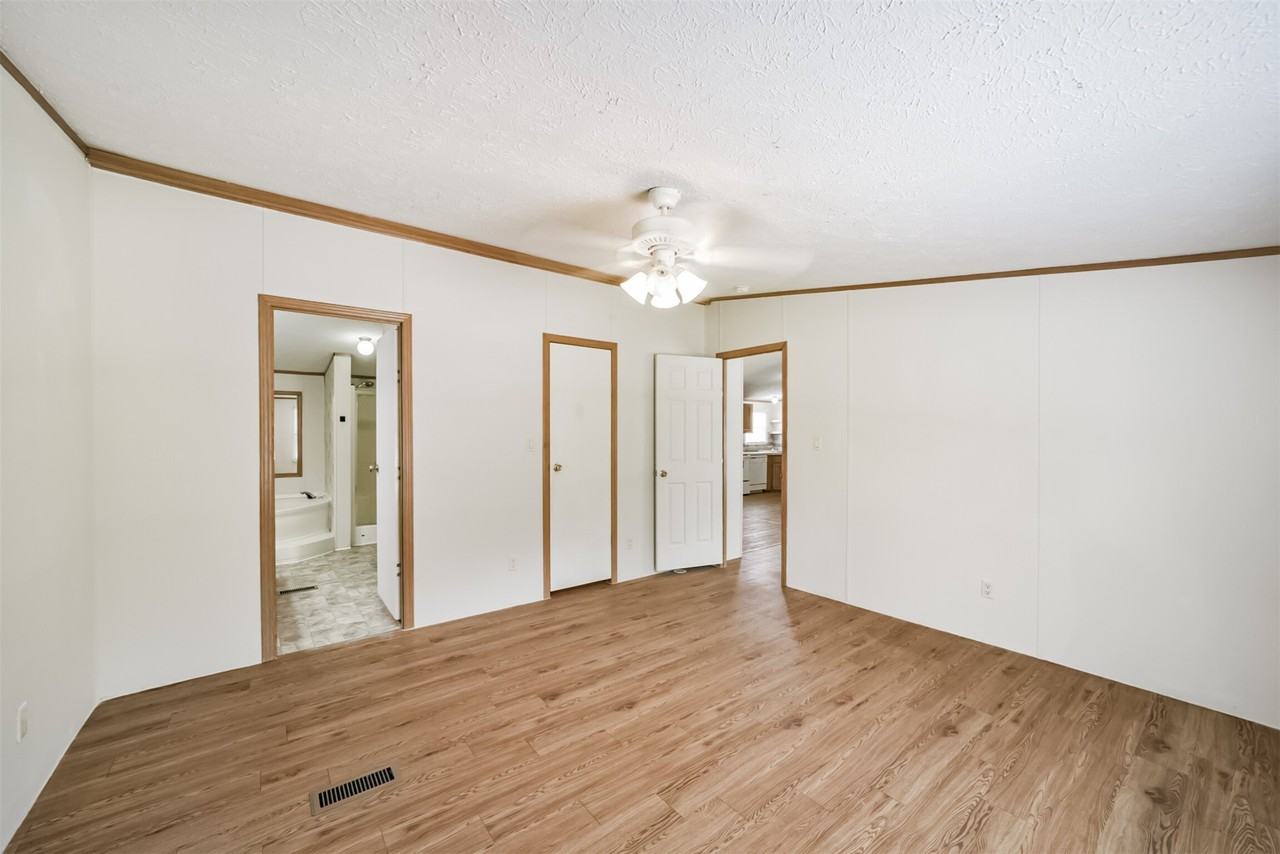 33205 Wedgewood Dr #33205 - Photo 4 of 33