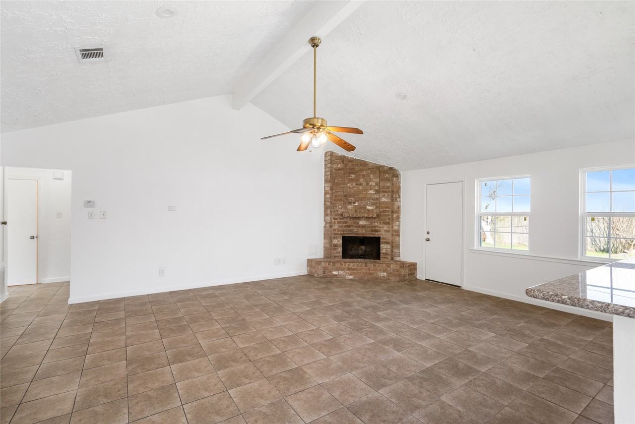 1666 Meadow Green Dr #1666 - Photo 2 of 32