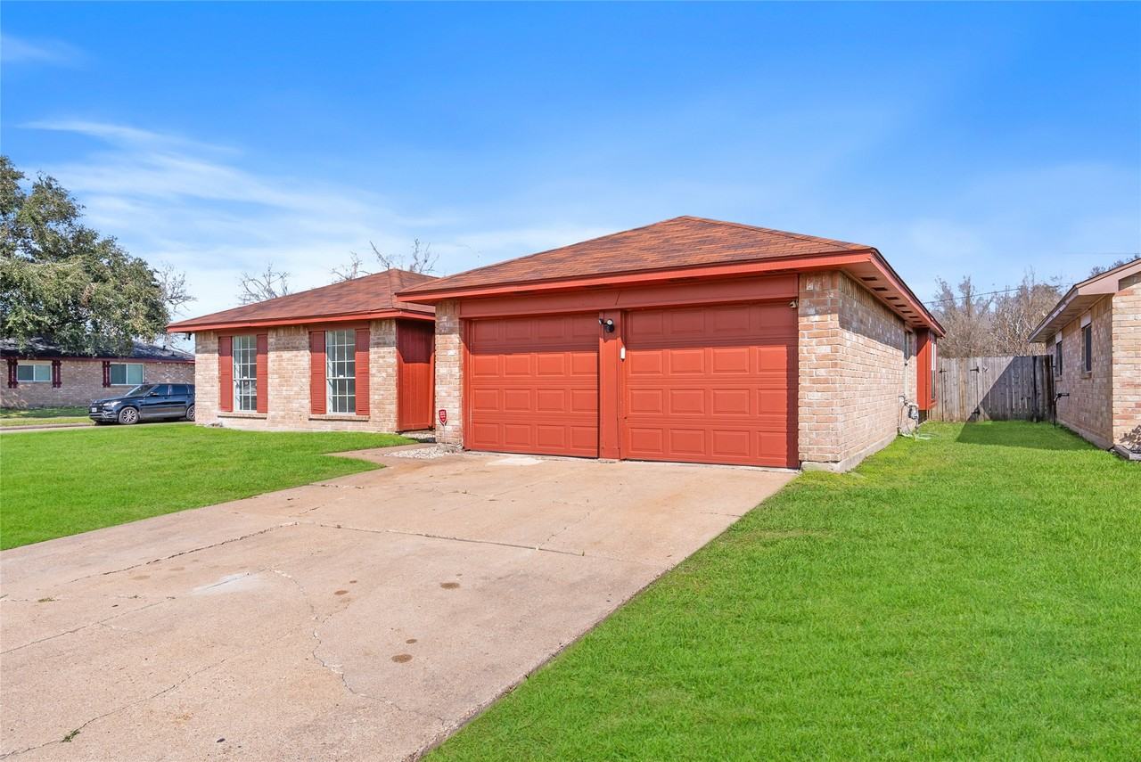 1666 Meadow Green Dr #1666 - Photo 3 of 32