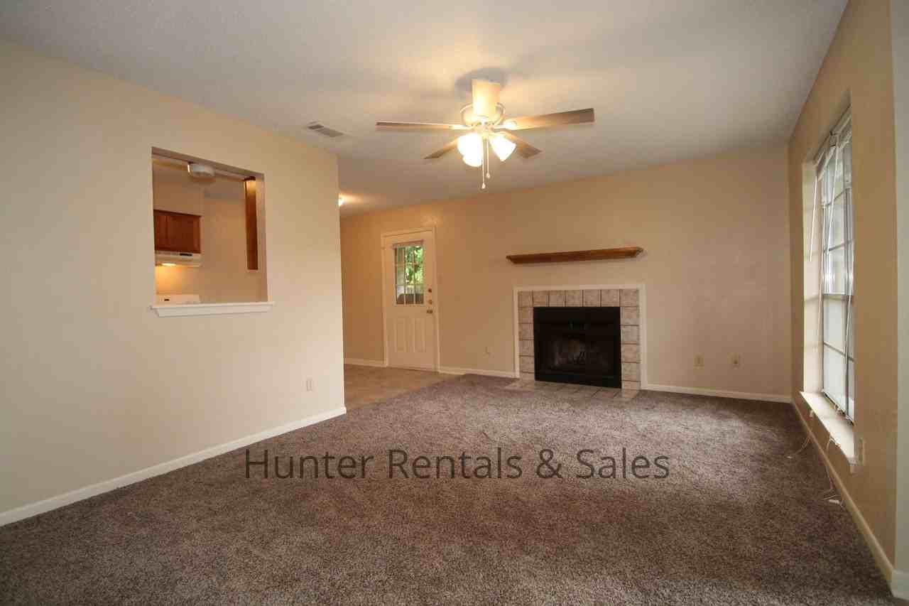 2407 Bermuda Dr Apt C - Photo 2 of 22