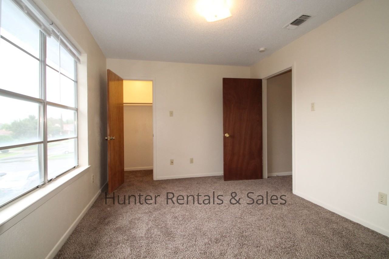 2407 Bermuda Dr Apt C - Photo 7 of 22