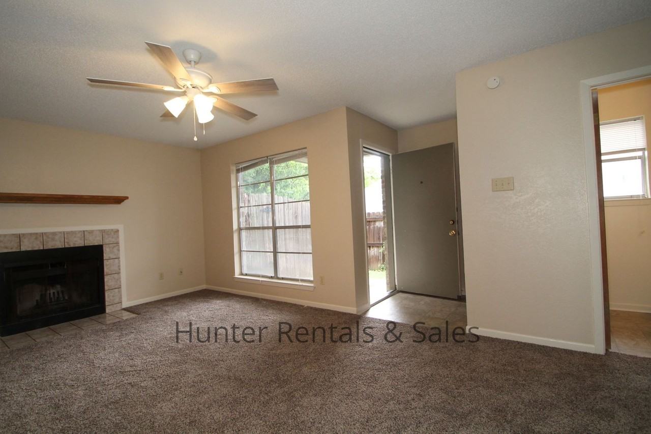 2407 Bermuda Dr Apt C - Photo 6 of 22