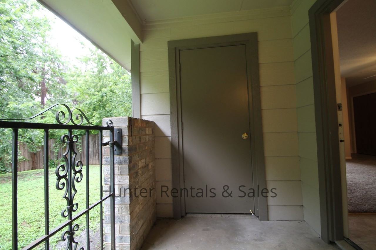 2407 Bermuda Dr Apt C - Photo 4 of 22