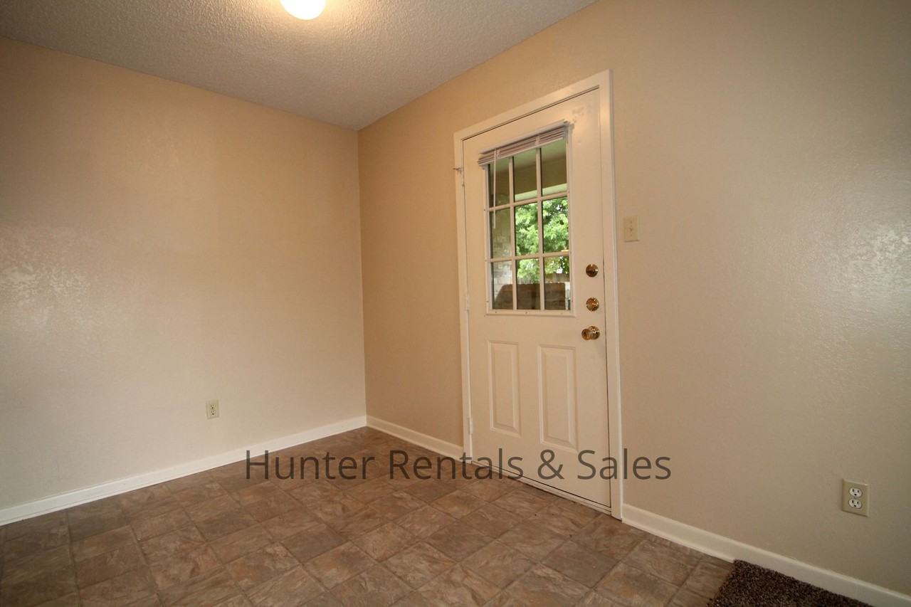 2407 Bermuda Dr Apt C - Photo 5 of 22