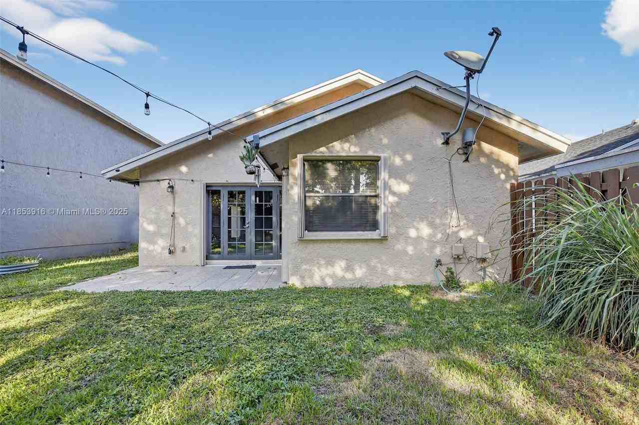 581 Lakeside Circle #581 - Photo 3 of 34
