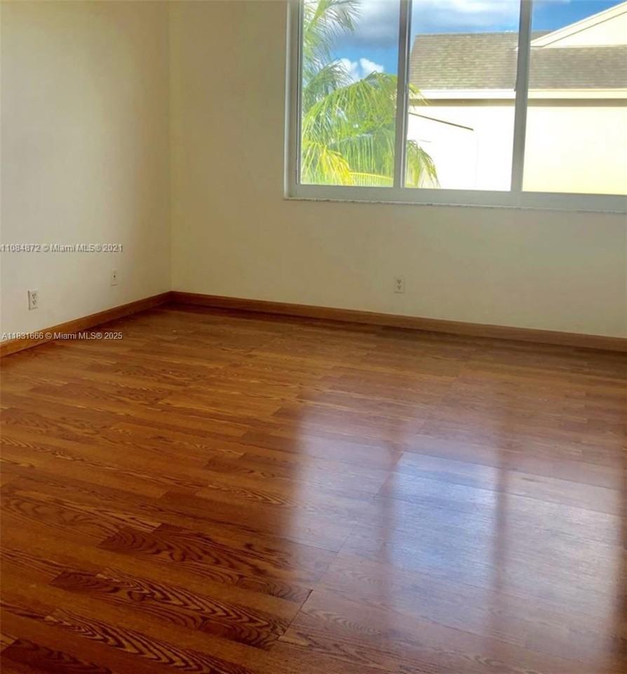 2 Simonton Circle #2-2