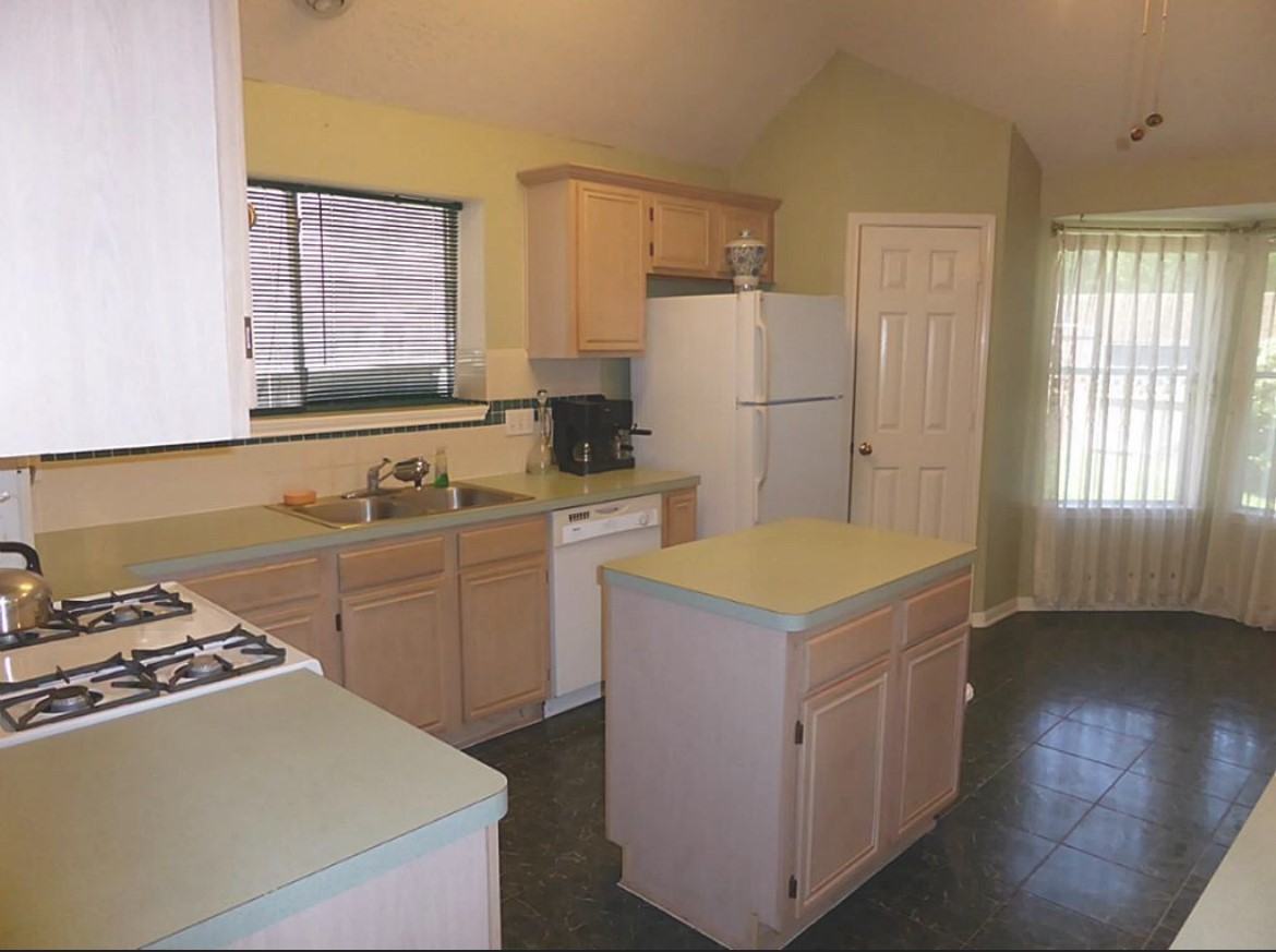 12530 Meadowglen Dr #12530 - Photo 3 of 6