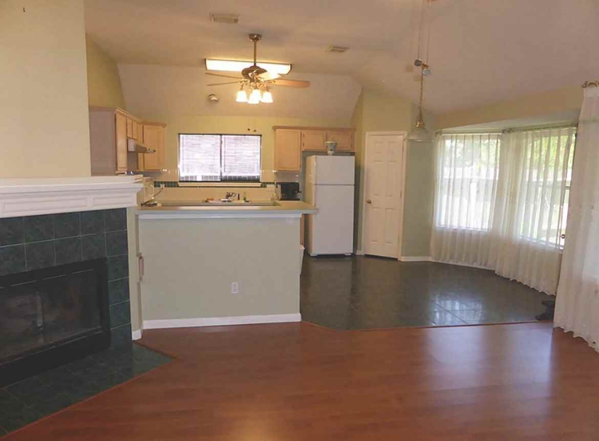 12530 Meadowglen Dr #12530 - Photo 5 of 6