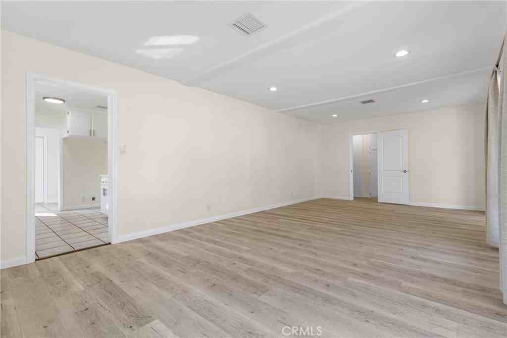 14724 Strathern St #14724 - Photo 7 of 24