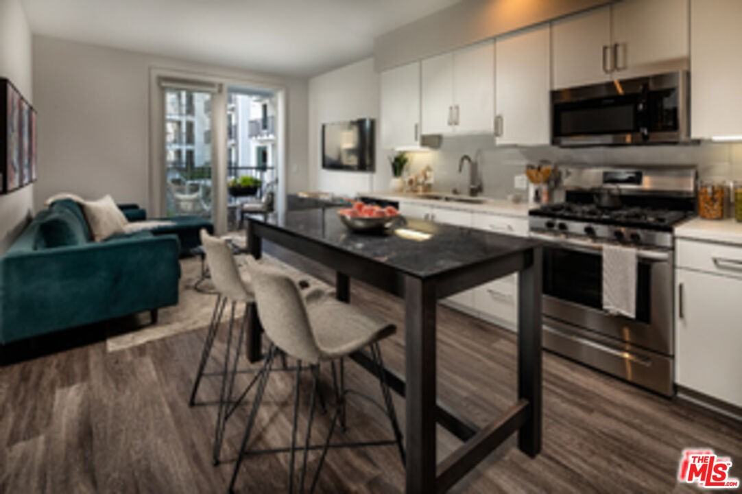 687 S Hobart Blvd #687-722 - Photo 3 of 21