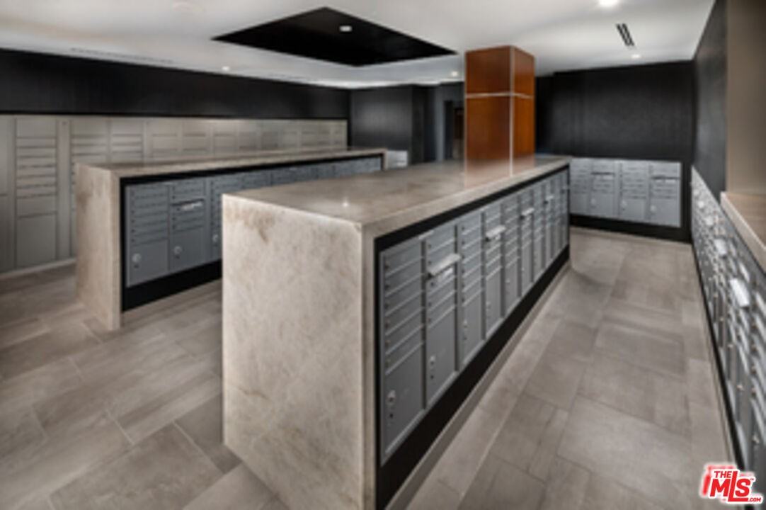 687 S Hobart Blvd #687-722 - Photo 4 of 21