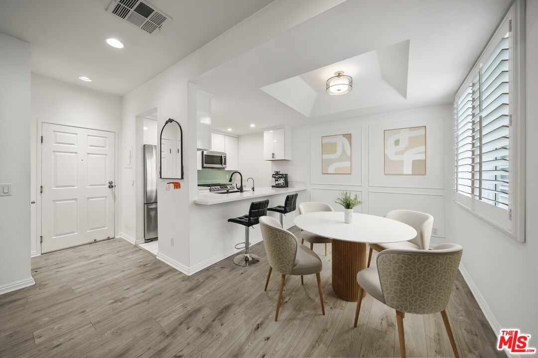 812 N Hudson Ave #812-107 - Photo 2 of 28