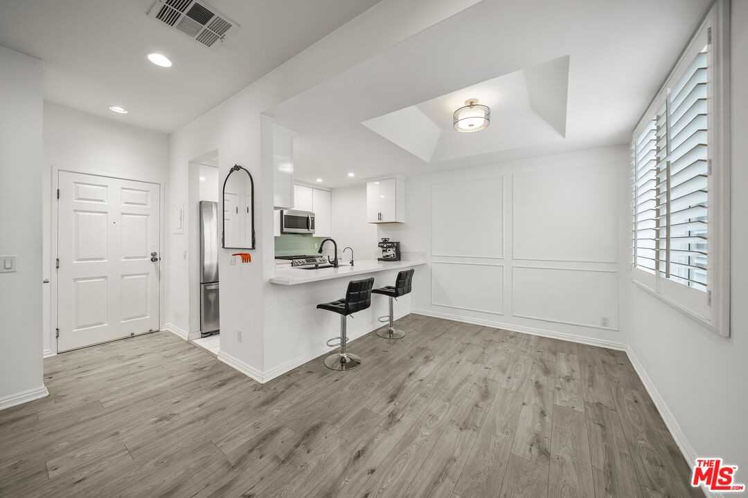 812 N Hudson Ave #812-107 - Photo 7 of 28