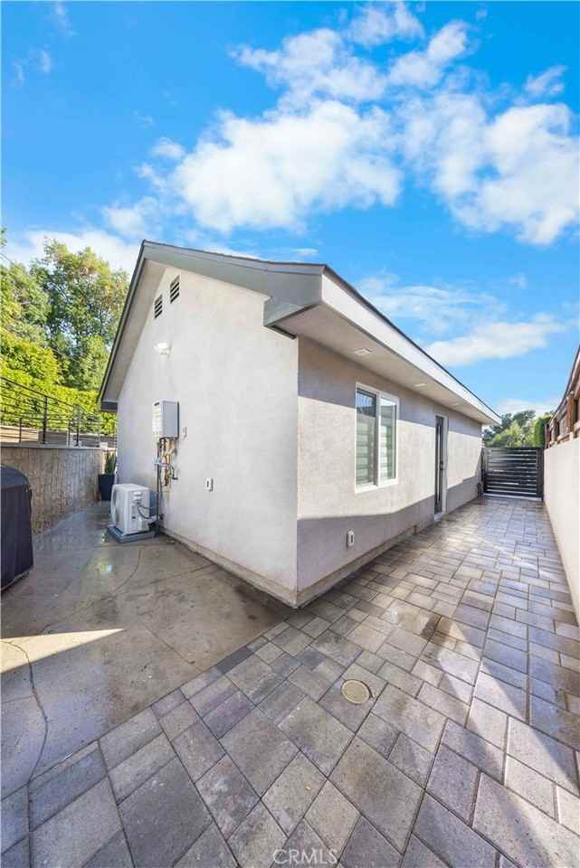 3061 1/2 Stevens St #3061 - Photo 2 of 18