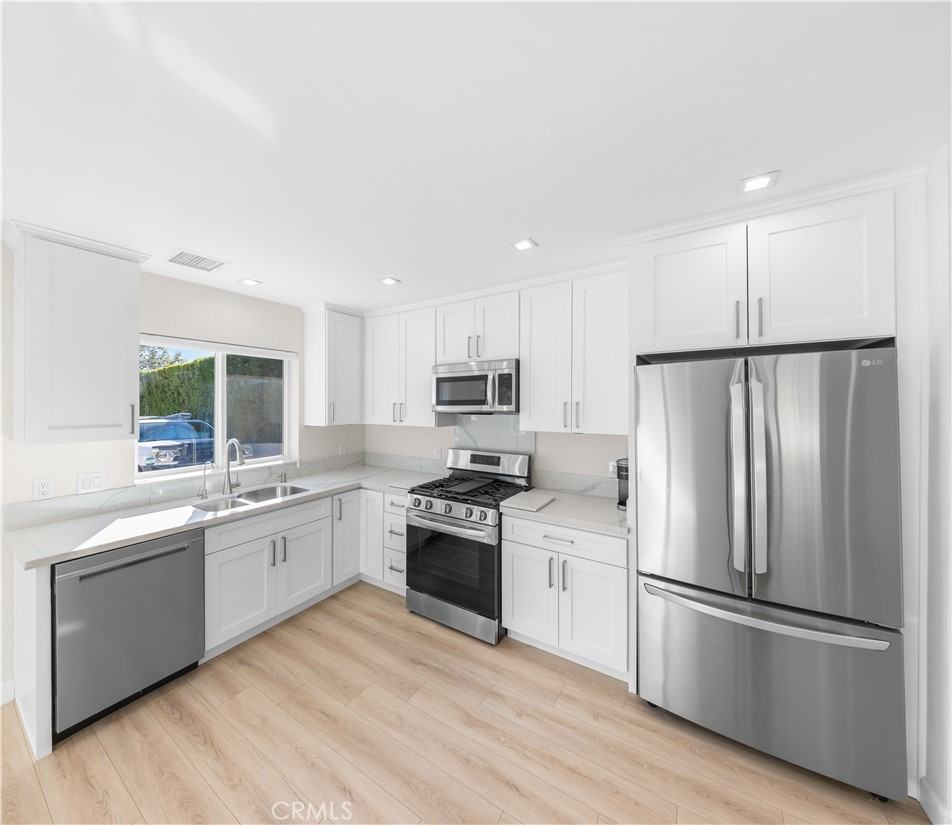 3061 1/2 Stevens St #3061 - Photo 4 of 18