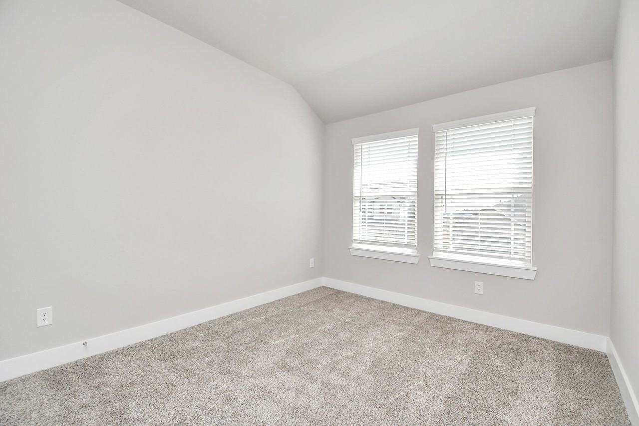 21034 Shore Oak Dr #21034A - Photo 4 of 22