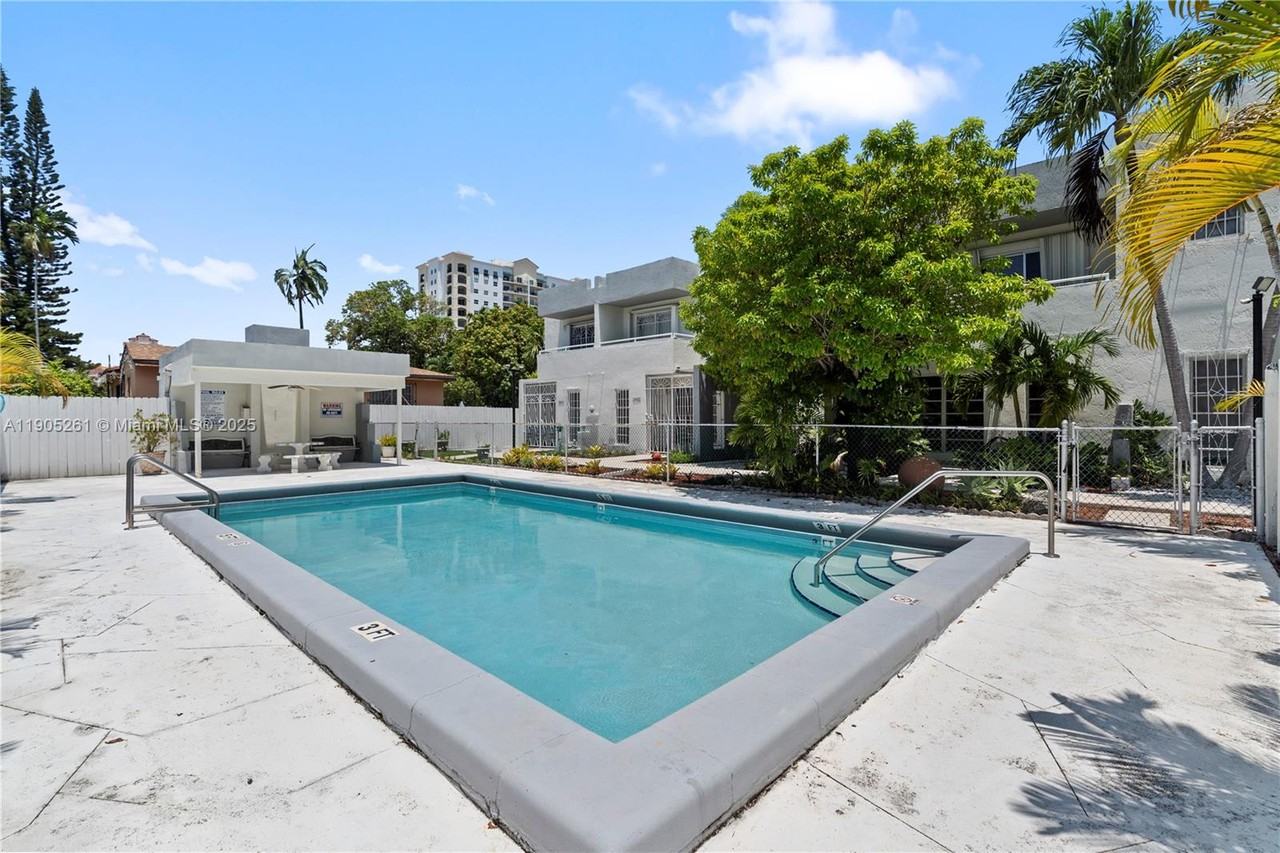 3597 Sw 17th St #3597-3597 - Photo 2 of 50