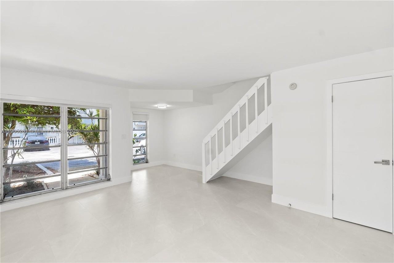 3597 Sw 17th St #3597-3597 - Photo 3 of 50