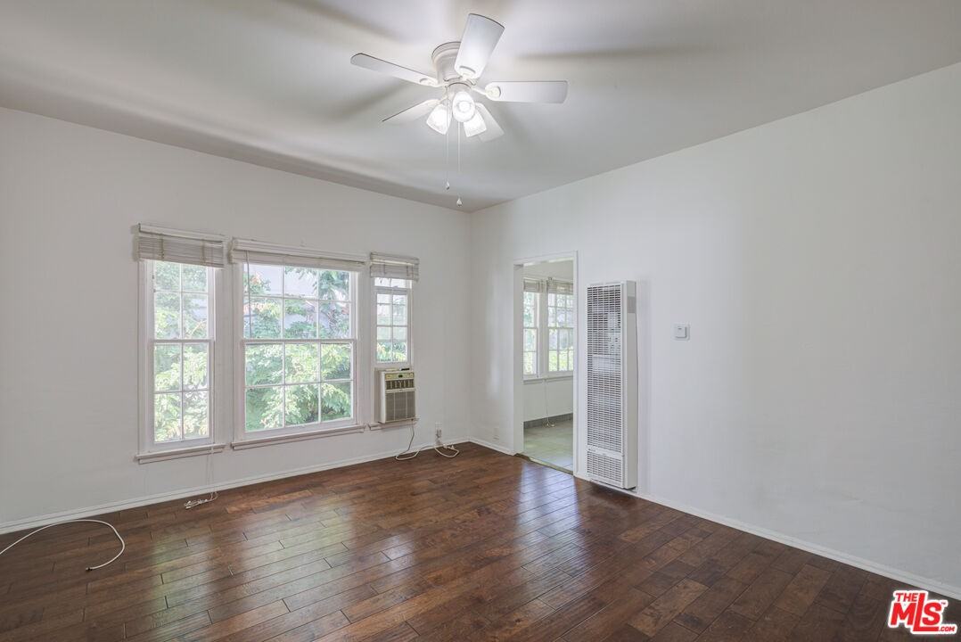 965 N Doheny Dr #9651-2 - Photo 2 of 15