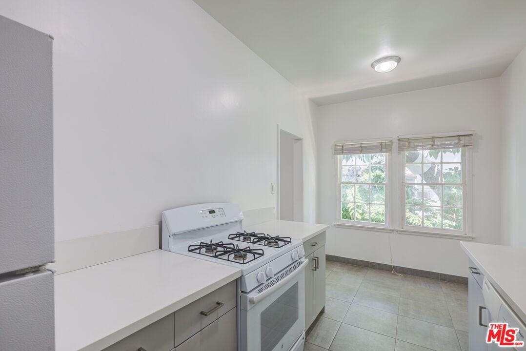 965 N Doheny Dr #9651-2 - Photo 3 of 15