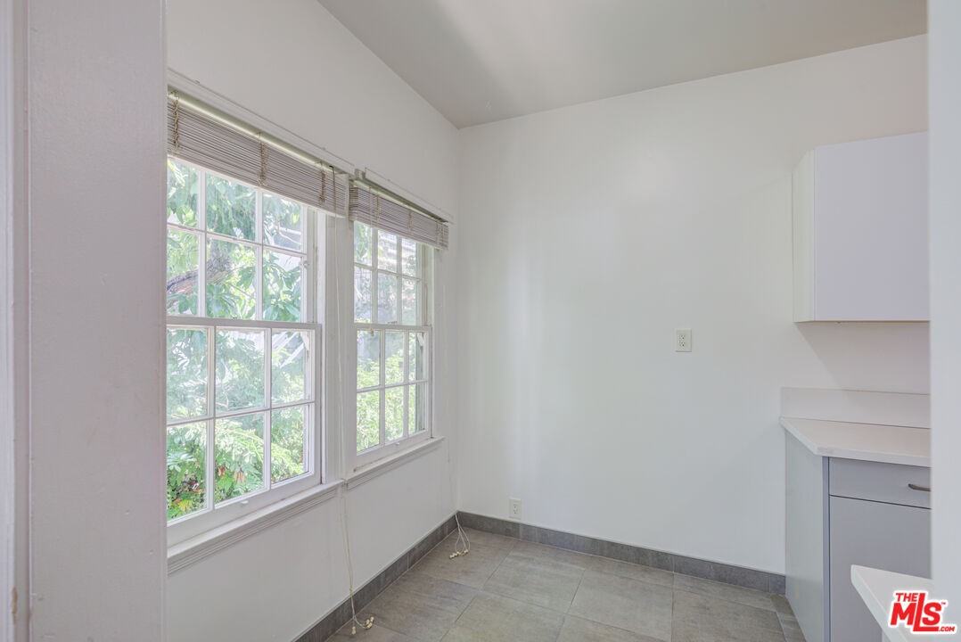 965 N Doheny Dr #9651-2 - Photo 6 of 15