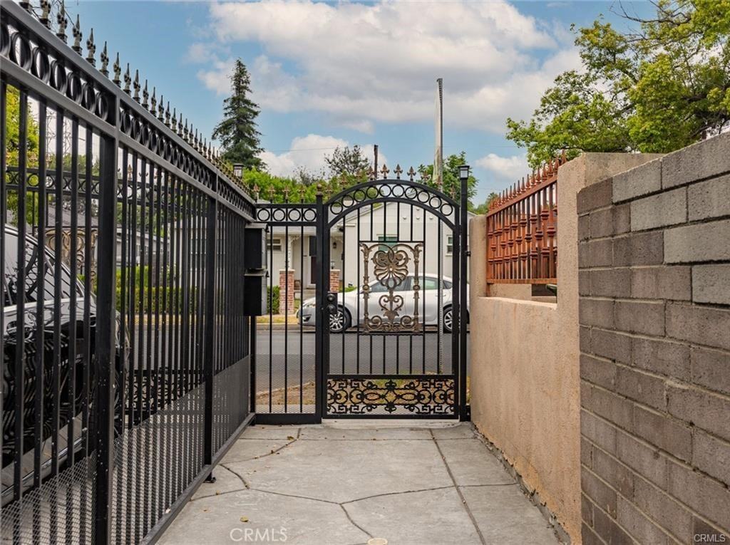 18841 Collins St #18841 - Photo 5 of 24