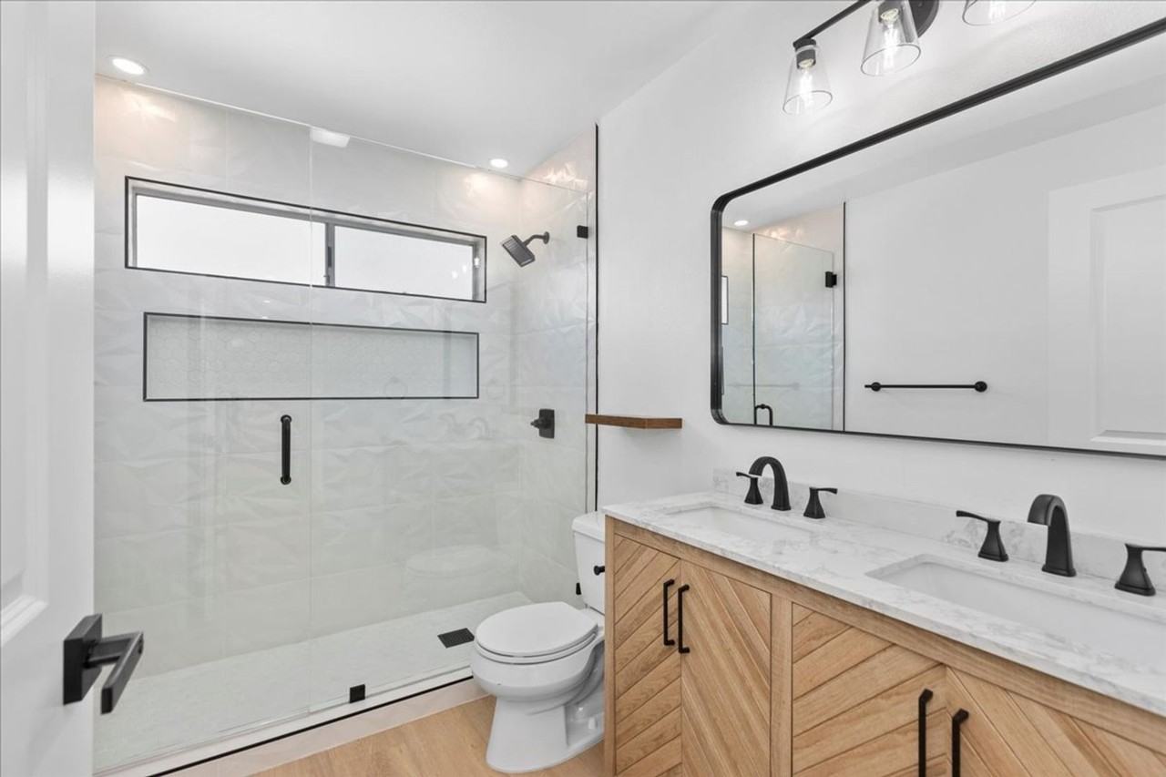 6910 Eberhart St - Photo 4 of 29