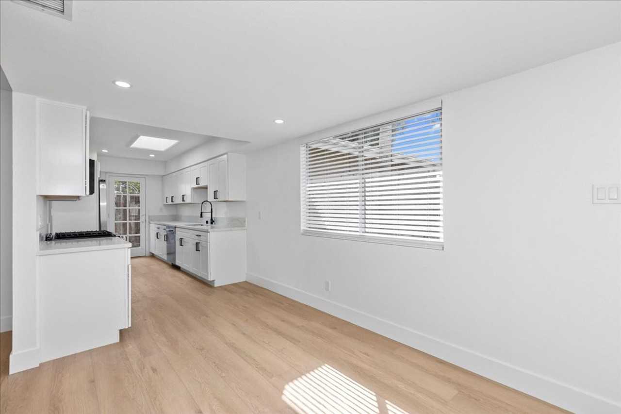 6910 Eberhart St - Photo 6 of 29