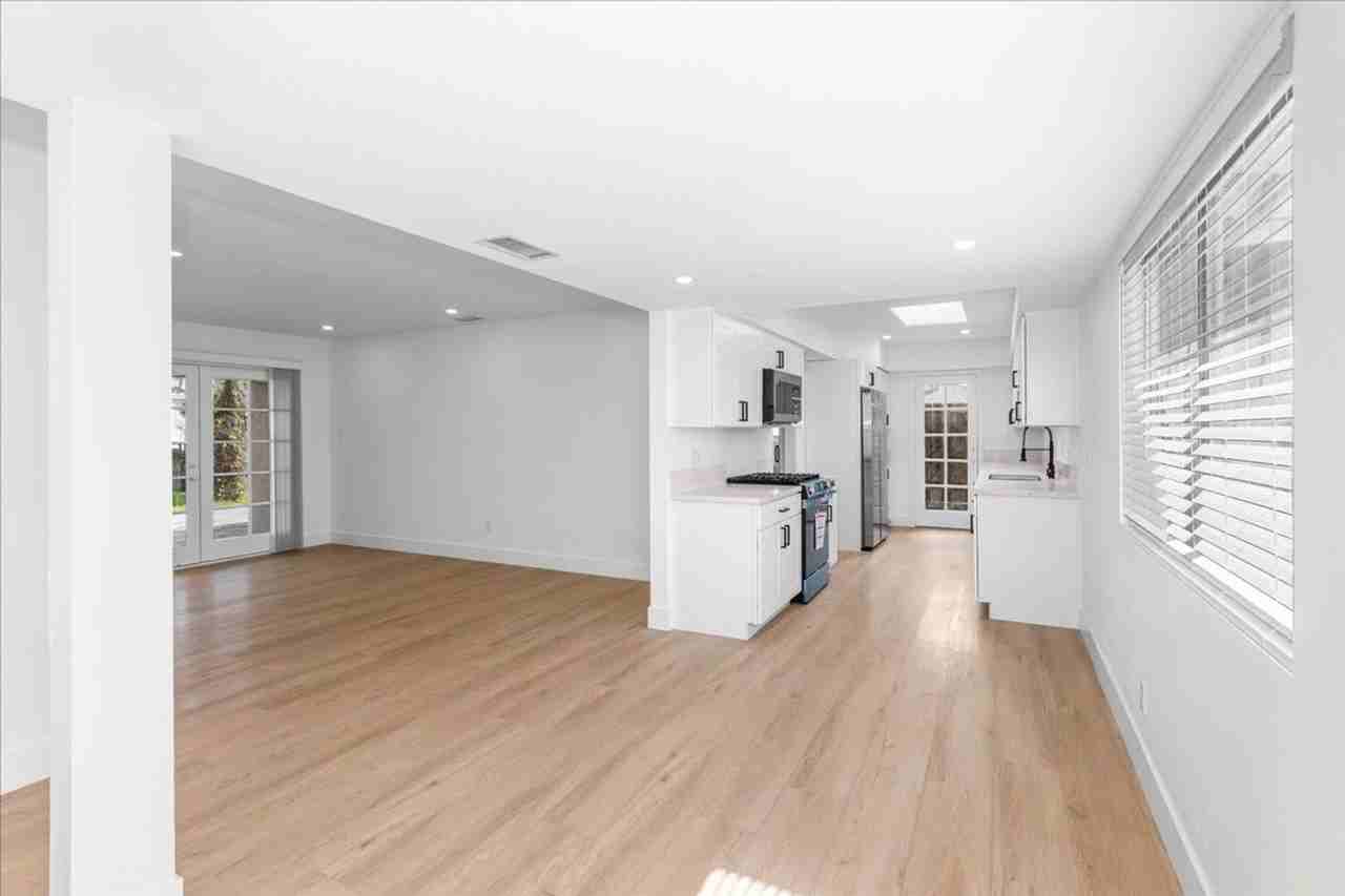 6910 Eberhart St - Photo 5 of 29