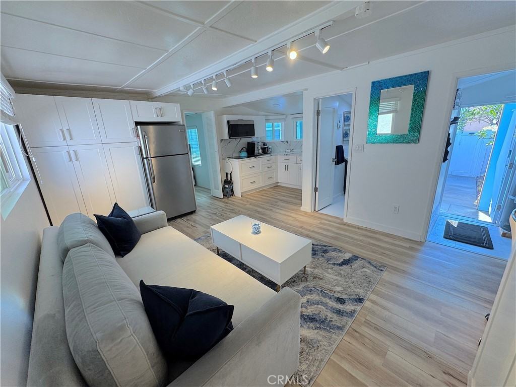 726 1/2 Esplanade #726 - Photo 2 of 26