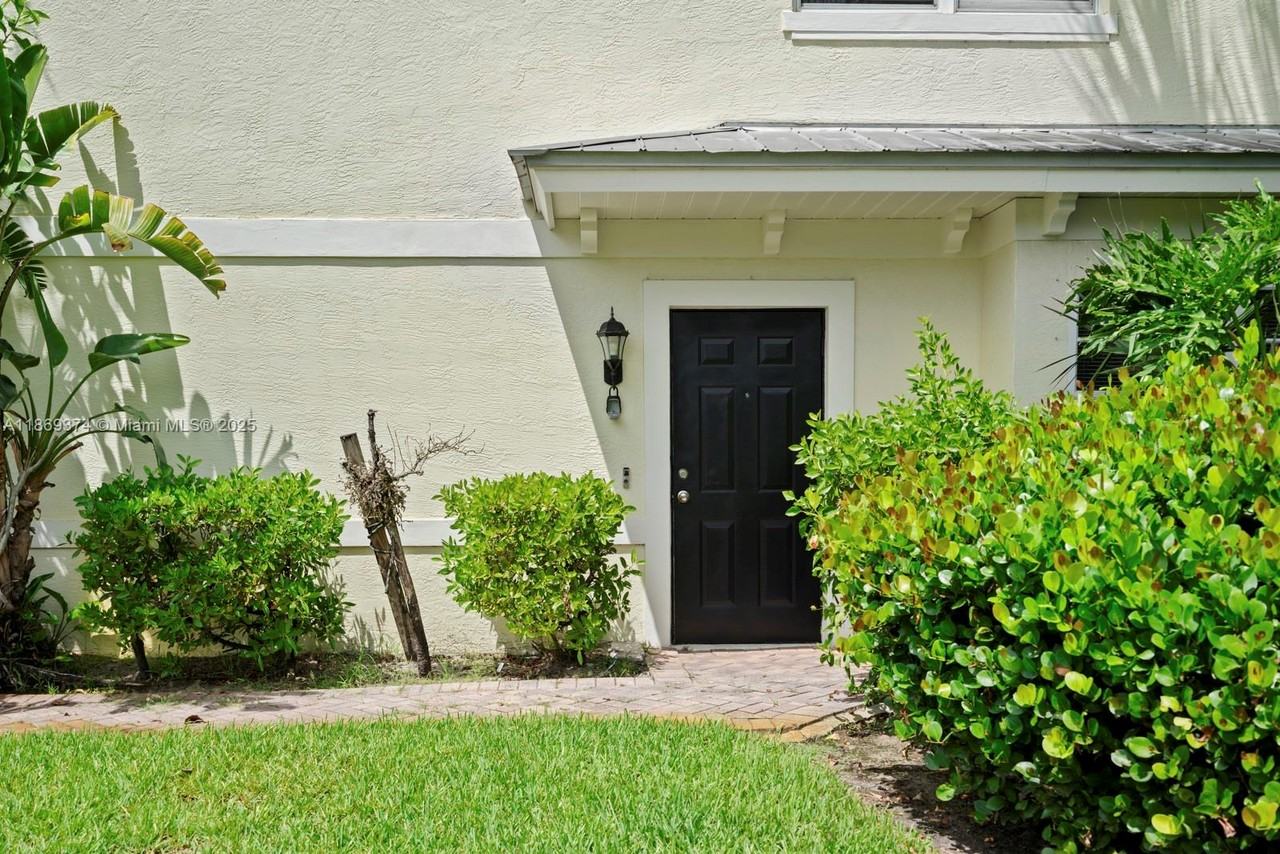 2700 Creekside Drive #2700-2700 - Photo 2 of 47