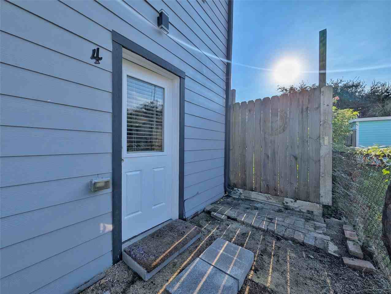 1219 33rd Street #1219-4 - Photo 3 of 18