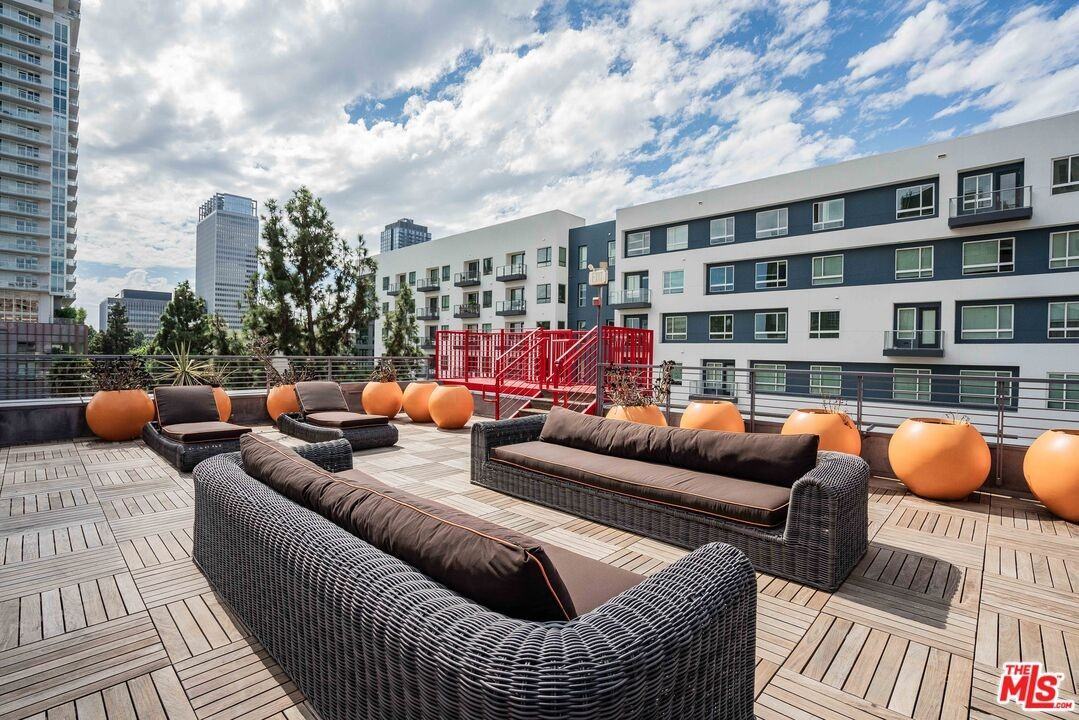 932 S Hill St #932-405 - Photo 6 of 18