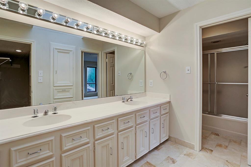 15747 Tanya Cir #15747 - Photo 2 of 21