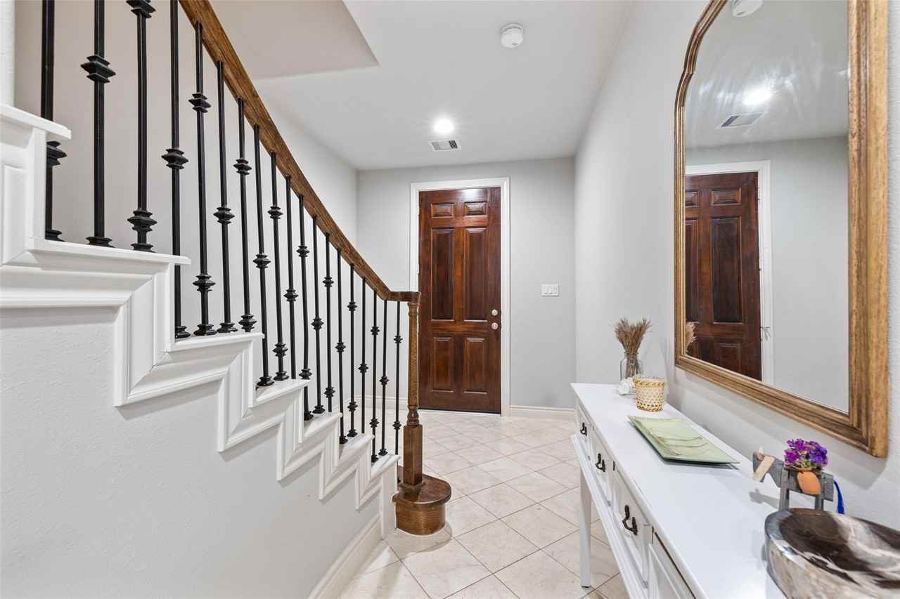 2712 Sherwin Street #2712 - Photo 2 of 18