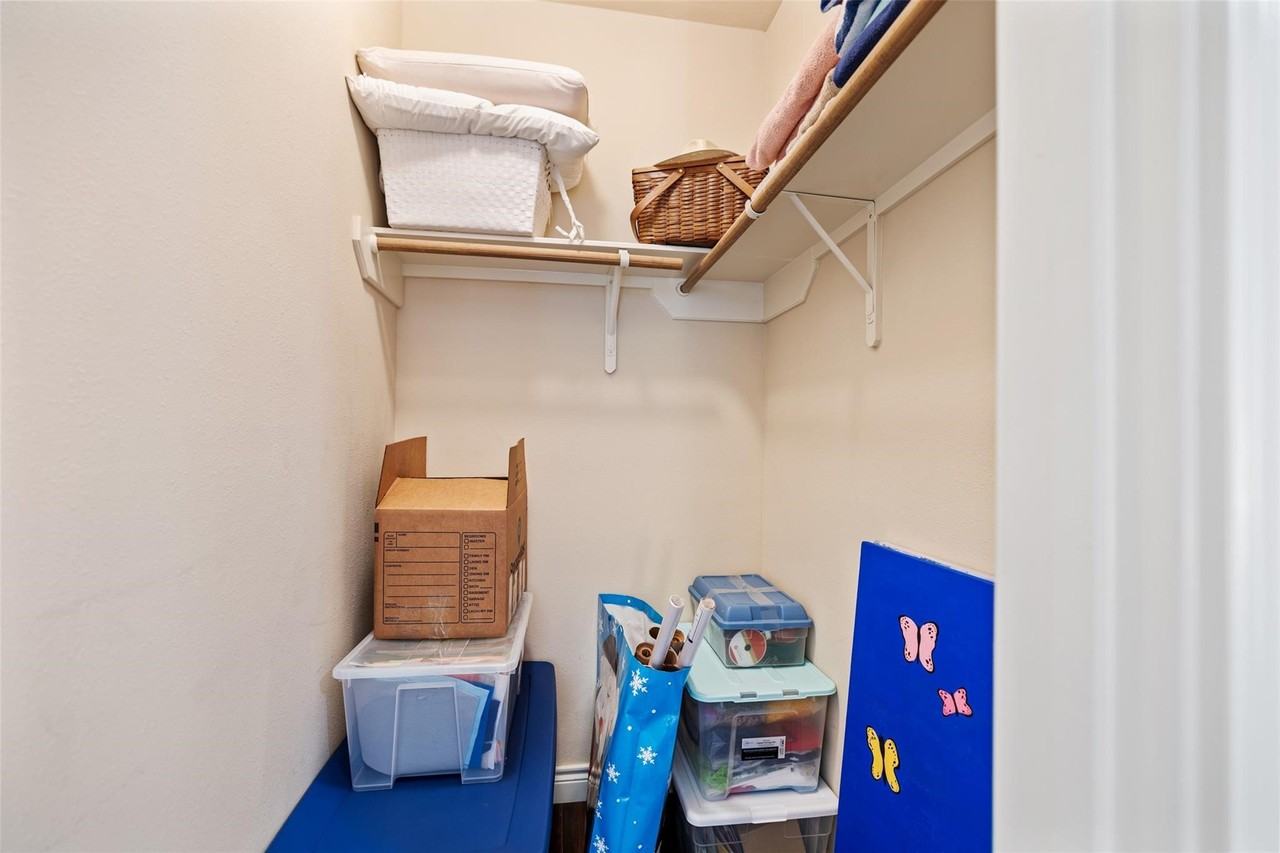 2712 Sherwin Street #2712 - Photo 5 of 18